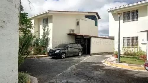 288m2, En Venta, El Hatillo, Town House 4hab,4ba,3est, Remodelado Y Actualizado, Sin Problemas De Agua, Seguridad, Mls#24-18417