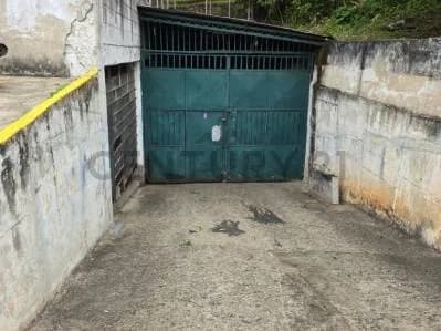 LOCALES INDUSTRIALES EN SEMI SOTANO A PIE DE CALLE. LA MEJOR ZONA EN LA TRINIDAD