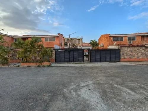 Saidy & Yosmar Vende Town House En La Urb. El Bosque, Trapiche A. Atth-295