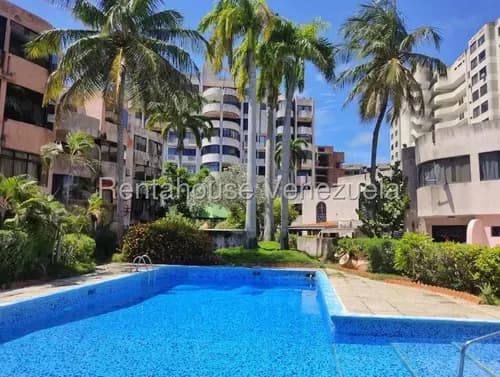 Mas. A Pasos Del Cc La Vela Y La Playa Byside Tienes La Oportunidad De Disfrutar Este Apartamento Tipo Estudio Remodelado Para Ampliar Cada Espacio Para Vacacionar O Alquilar Por Airbnb. Mas