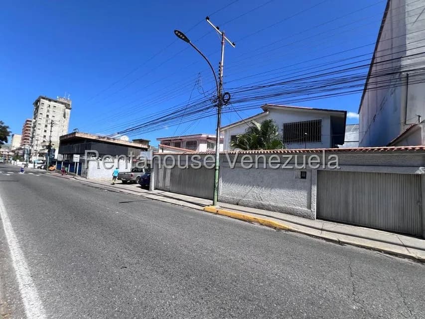 Casa (Multipes Niveles) en Venta en Avenida Victoria, Aragua