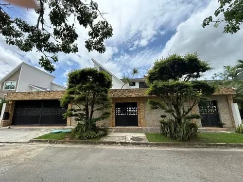 Vende Casa En Urb. Guataparo, Resd. Altos De Guataparo, Valencia