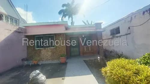 Rentahouse Lara Vende Casa Con Gran Potencial Comercial; Excelente Oportunidad Para Remodelar Y Emprender Tu Negocio En Una Zona Estratégica. ¡contacta A Tu Asesor De Confianza!