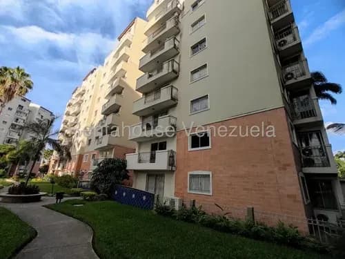 Karen Burgos Vende Amplio Apartamento Remodelado Al Oeste De Barquisimeto, Cód. 26-13085, Cómodas Habitaciones, Bella Cocina, Piscina, Vigilancia 24/7.