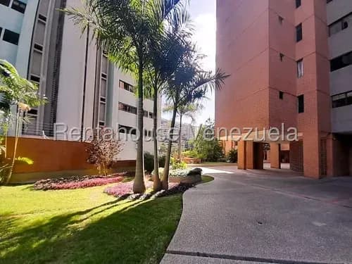 Vendo Espectacular Planta Baja Duplex De 279 Mt2. Remodelado, Las Esmeraldas !! Con Vigilancia Privada 24/7. Lo