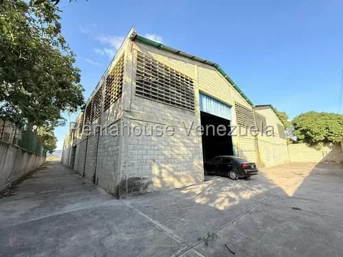 % Rafael Gamarra Ofrece En Venta Galpon En Barquisimeto Av Florencio Jimenez, 2f12426, Con Mas De 1.000m2, Con Todos Los Servicios Basicos, En Optimas Condiciones.