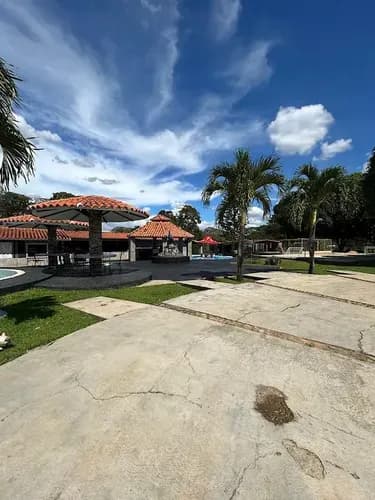 Finca De Lujo En Venta 9.000 M2 Totalmente Equipada