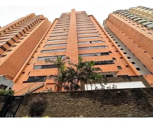 Julio Latouche 26-8705 Apartamento En Venta La Trigaleña Valencia, A Estrenar 205 Metros, 4 Habitaciones, 5 Baños, 4 P. Estacio. Cocina Nueva Equipada, Planta Electica 100% Y Pozo De Agua.