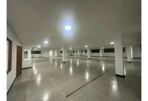 Local Industrial En Alquiler En La Urbina