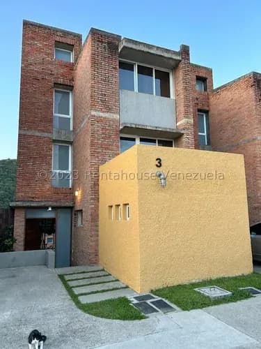 Town House En Venta 24-4760 En Los Guayabitos