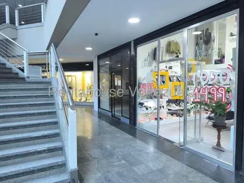 Excelente Oportunidad De Inversion En El Cc Cristal De Naguanagua, Local Comercial De 32,80 M2, Ubicado En Planta Baja, Cercano A Las Escaleras Y Red Vital, Listo Para Operar.