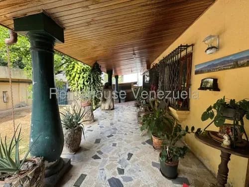 Amplia Casa De Una Sola Planta En Venta En Prados Del Este 26-14895 Ma