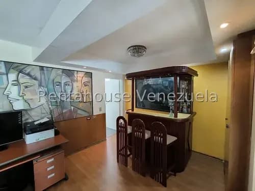 Apartamento En Venta En Altamira Edificio Con Acabados De Lujo, Vigilancia Privada Y Con Vista Al Avila