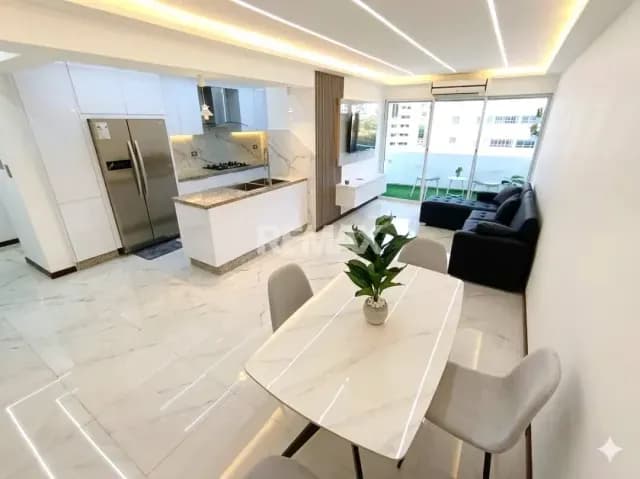 En venta moderno apartamento en Resd Chelsea court en el Parral