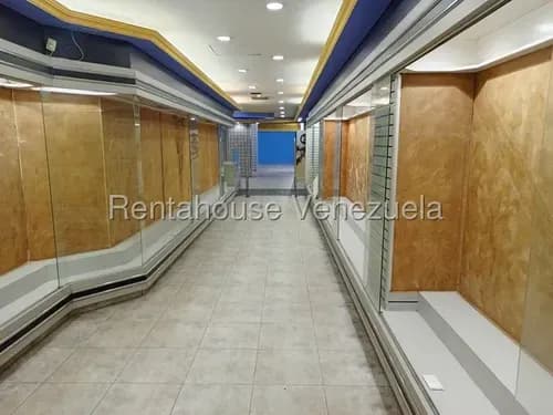 Local En Alquiler. Parroquia Catedral. A Nivel De Calle Compuesto Por 2 Locales Separados. Fc // 26-18236