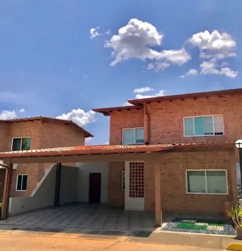 En Venta Town House En Conjunto Residencial Las Trinitarias, Sector La Cumaca San Diego, Carabobo. Vende Maritza Lopez