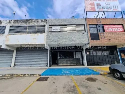 Te Traemos Un Local De Dos Plantas Con Santamaria En Zona