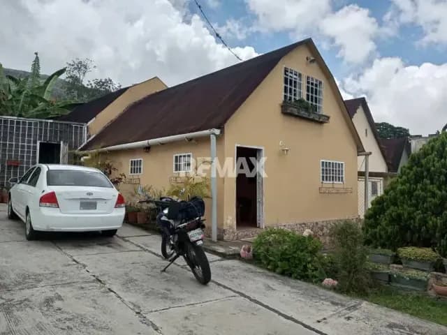 En VENTA hermoso Chalet, en el Alto de Escuque.