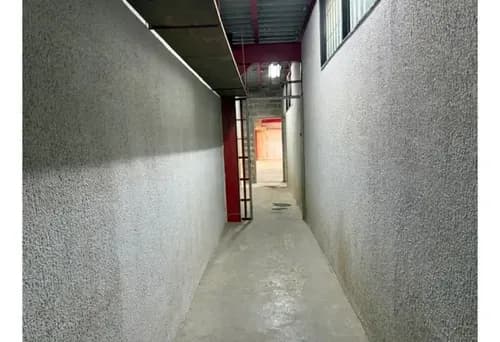 Alquiler Local Industrial La Trinidad 130 Mts2