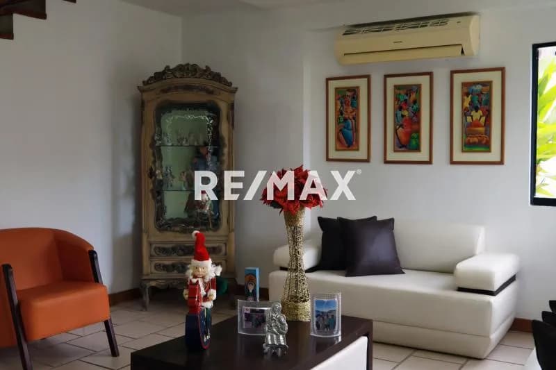 VENTA DE CASA GUATAPARO
