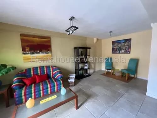 María Valera Vende Hermosa Casa En La Rosaleda Barquisimeto, Cód. 26-13546, Acogedoras Habitaciones, Ideal Para El Descanso O Privacidad Familiar.