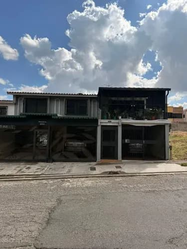 Amplio Apartoquinta Con Terraza En El Parral Calle Cerrada