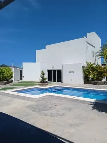 Perla Dorada Real Estate Ofrece A La Venta Casa En Costa Azul, Urbanización Costa Azul. Mariño, Porlamar.