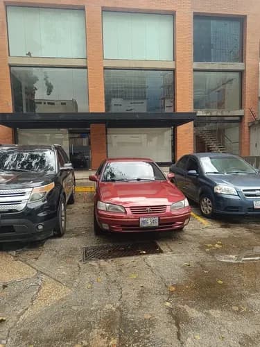 Las Mercedes Venta Importante Edf O Gran Local De 4 Plantas, Dónde Funcionó Un Gran Restaurante, Puedes Ampliarlo A Un Mas , Excelente Punto A Unos Pasos De La Rio De Janeiro, Con Planta Electrica