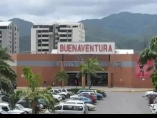 Oficina En Venta En El Edificio De Multiusos Del Cc Buenaventuira Piso 2/ Mso