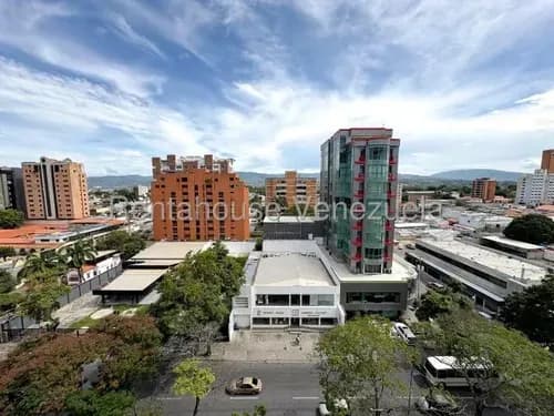 Amplio Apartamento En Venta Al Este De Barquisimeto, Cód. 26-4072, Maritza Lucena, Amplia Sala Con Acceso Al Balcón, Vigilancia 24/7. Parque Infantil.