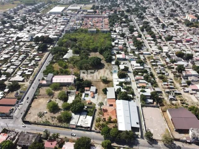 Terreno propio con amplia casa familiar