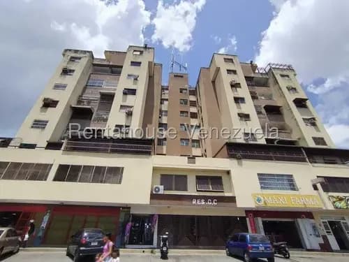 Iluminado Apartamento En Venta Con Excelente Distribucion. Amplio Y Comodo Con Cocina En Mamposeteia, Doble Acceso Al Apartamento, Ascensores Operativos, Suministro De Agua Diario,