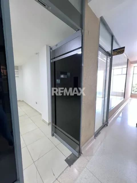 Local comercial en Alquiler Centro comercial Milenia Plaza. en barrio obrero