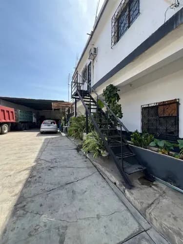 Casa Comercial A Remodelar En Barrio Sucre, A Pie De Calle Para Poner Tu Negocio A Funcionar/ao
