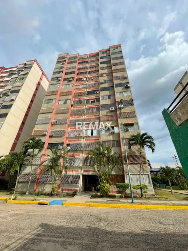 Apartamento en venta para remodelar Urb. La Granja Res. Don Bosco