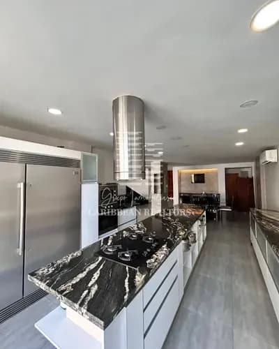 En Venta Amplia Casa En La Urb Jorge Coll. Maneiro.