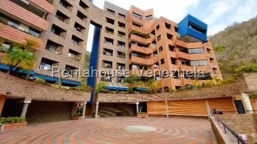 Hermoso Y Cómodo Apartamento Con Gran Terraza En Alquiler. Urb. Lomas De La Alameda.
