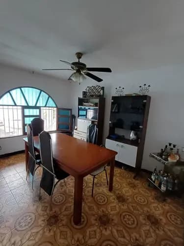 Dc Venta De Casa Para Remodelar En Urbanización Guaparo, Valencia- Estado Carabobo.