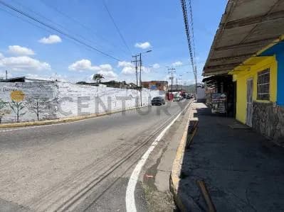 Venta galpón con vivienda en casco Central de Los Guayos.