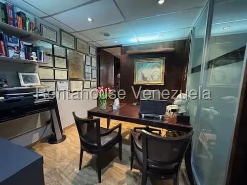 Kc.g #26-20238 Cómodo Consultorio, De 54 M2 Ubicado En El Anexo De Clínicas Caracas En San Bernardino