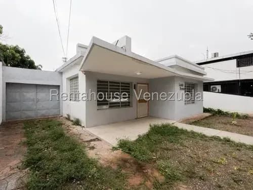 Daniela Linarez Alquila Magnífica Casa Comercial Con 3 Ambientes Distribuidos En 4 Cubículos Grandes, 9 Cubículos Medianos, 7 Cubículos Pequeños, Ventanas De Vidrio, Este De Barquisimeto