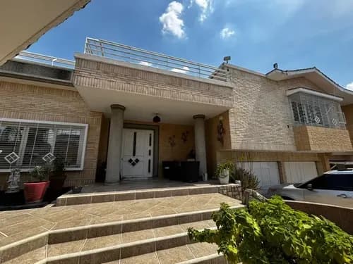 Dt Casa Con Piscina - Urb. Trigal Norte, Valencia *calle Cerrada* - 817 M2, Cocina Co Tope De Granito - 2 Salas - 2 Family Room - 6 Habitaciones - 9 Baños - Pisos En Porcelanato - Escalera En Márm