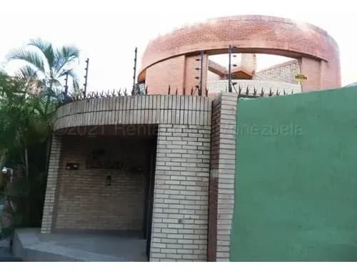 Townhouse Venta En Urb Miranda 23-7522