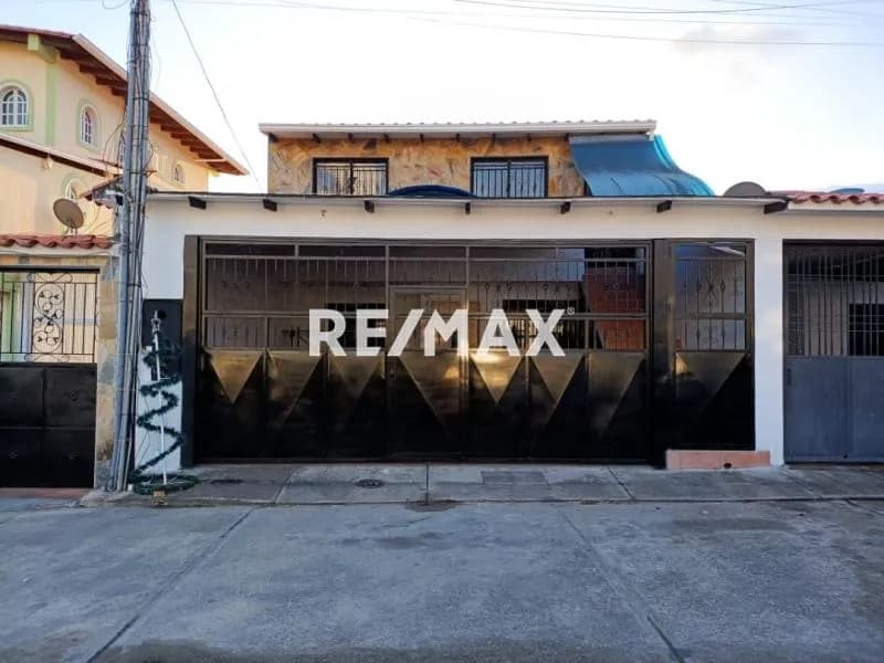 SE VENDE CASA EN URB LOS RUISEÑORES , TUCAPE