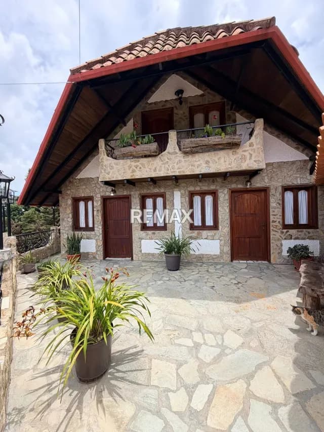 En venta complejo de Casas Cabañas independientes en la exclusiva zona de Cruz Verde la colonia tovar
