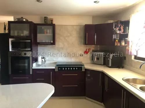 Townhouse En Venta Mp El Parral Calle Cerrada 24-19387