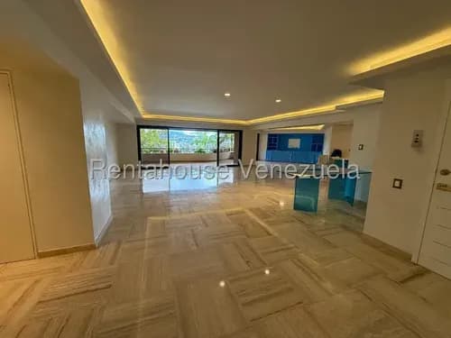 Af- De Oportunidad, Apartamento En Venta En Altamira, Remodelado, Con Balcón, 3 Habitaciones Con Baño Privado, 2 Puestos De Estacionamiento, Edificio Con Pozo De Agua Y Vigilancia