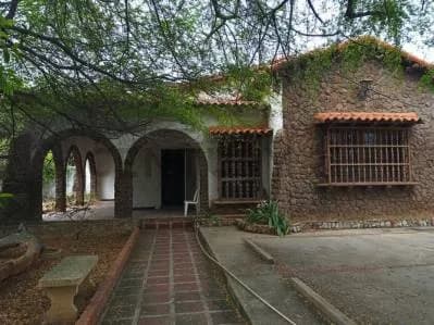 Casa Comercial en la calle 72 con AV Baralt 1.000 mts de terreno casa de 521 mt2