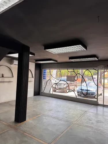 Niko D Antico Ofrece En Alquiler Local Ubicado Frente Al C.c. Prebo, Esquina Av. 107 Con Calle 130 (solo Clientes) Lgl-001