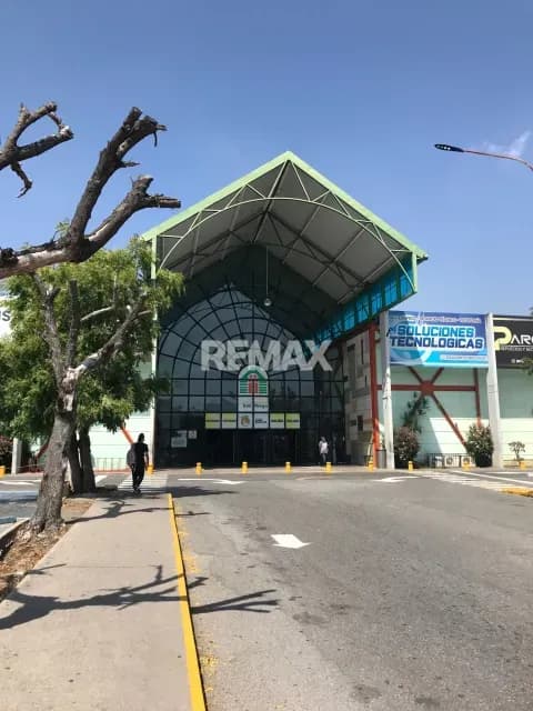 Local Comercial en Gran Bazar San Diego en C.C Fin de Siglo, con Mezzanina y Aire